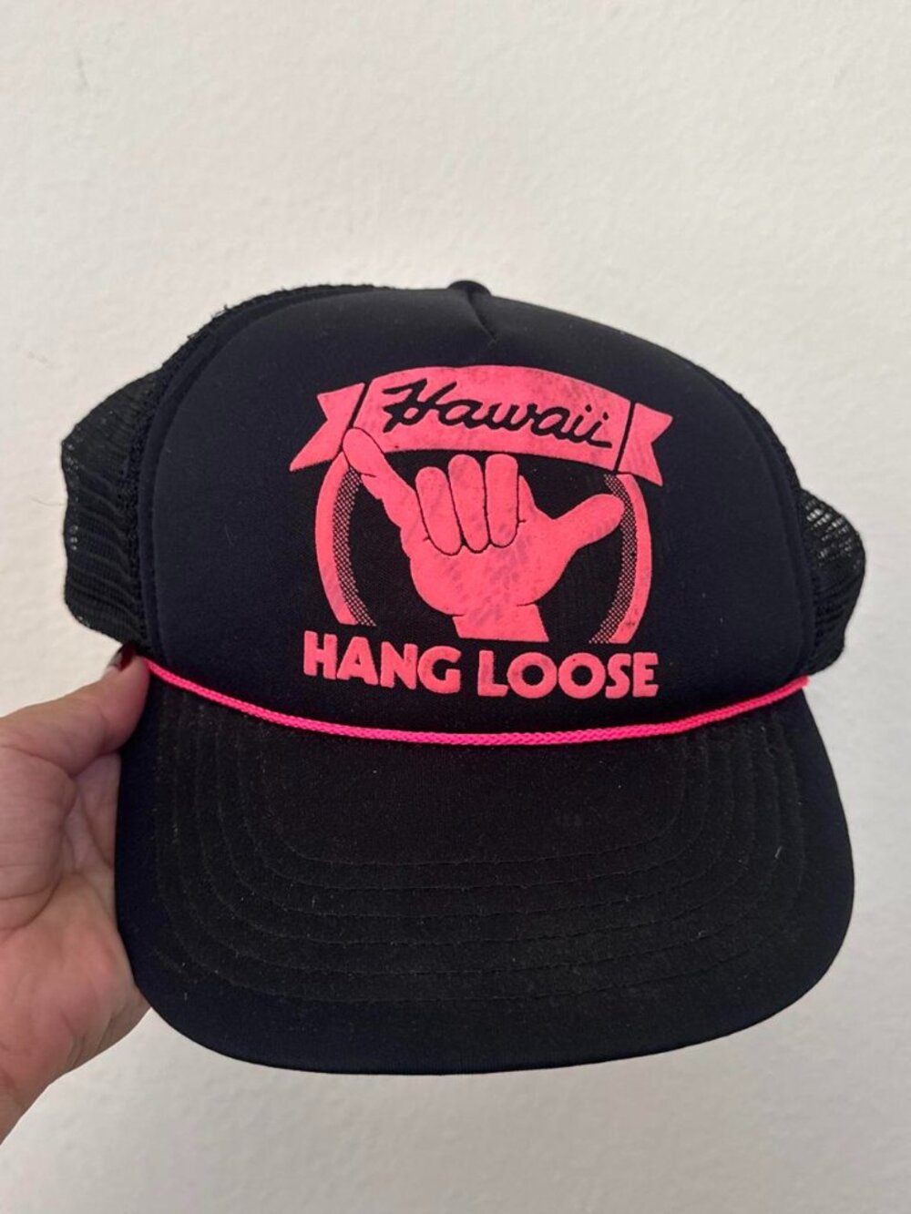 Vintage Black & pink Hawaii trucker cap with pink hand graphic and 'Hawaii' and